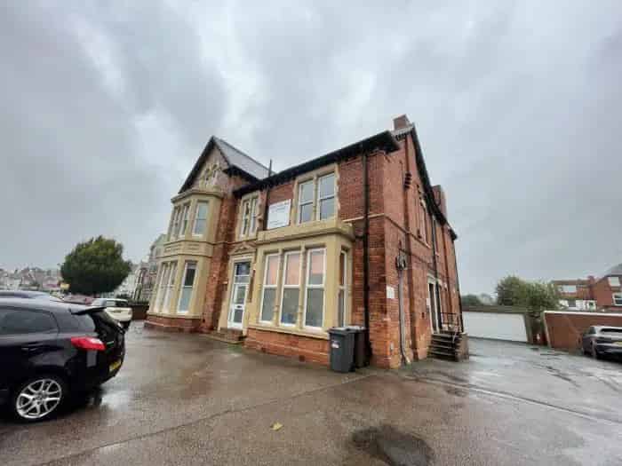 West Bridgford Town Centre Apartment - 2 Parking Spaces Available