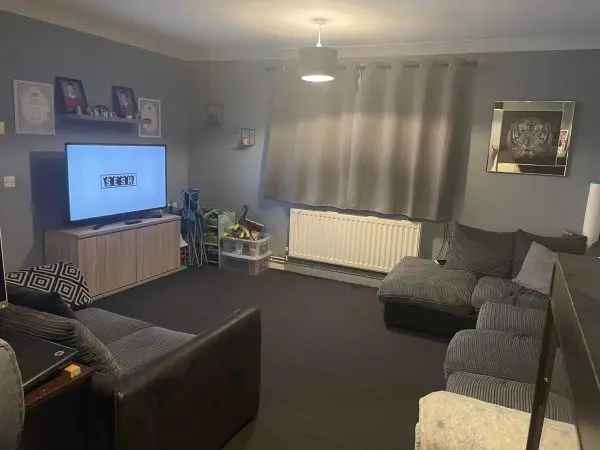 Flat For Rent in Ashford, England