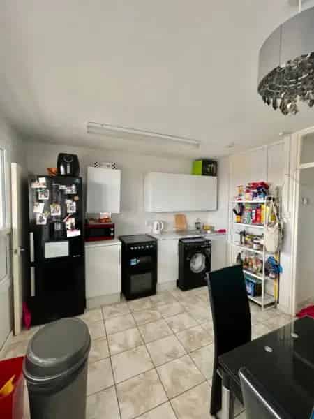 2 Bedroom Flat near Canada Water Station