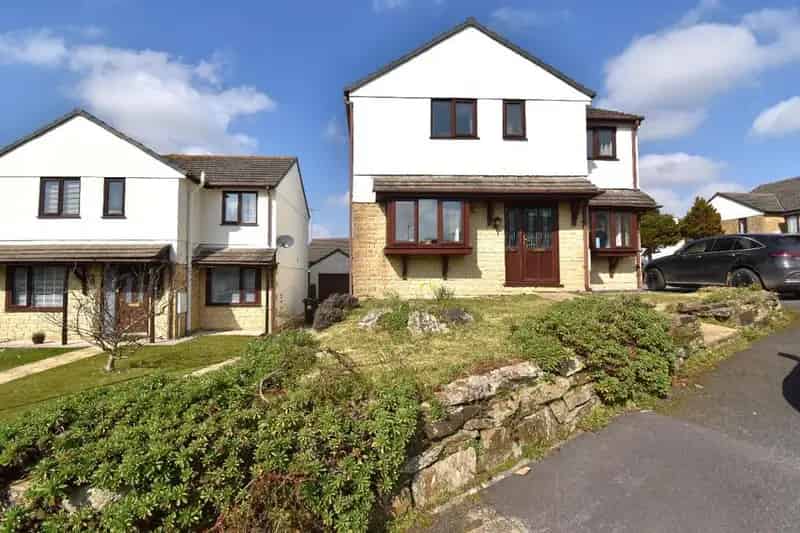 4 Bedroom Detached House To Rent