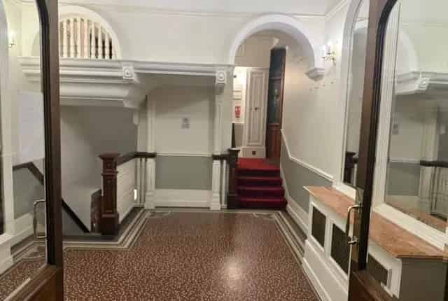 Flat for Sale in Oakwood Court London W14