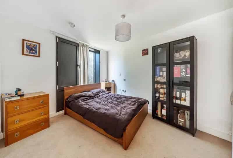 1 Bedroom Flat for Sale Near Waitrose Town Centre