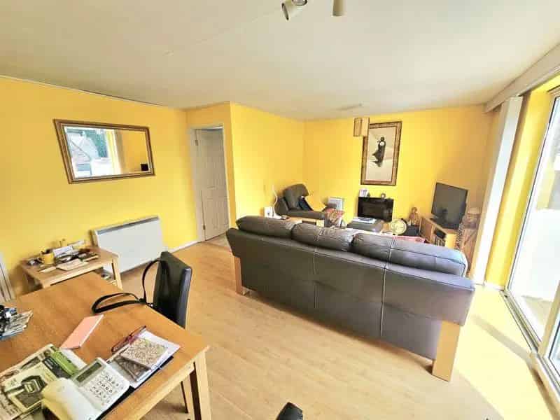 2 Bedroom Apartment for Sale Sutton