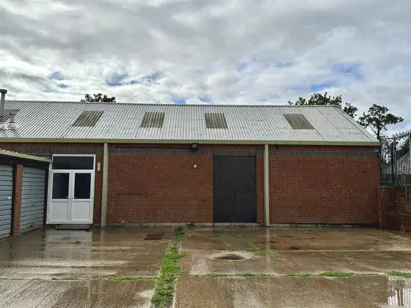 Town Centre Industrial Unit with Enclosed Yard