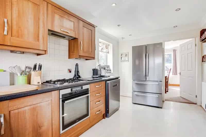 Four Bedroom Semi Detached House In Netherton Wakefield