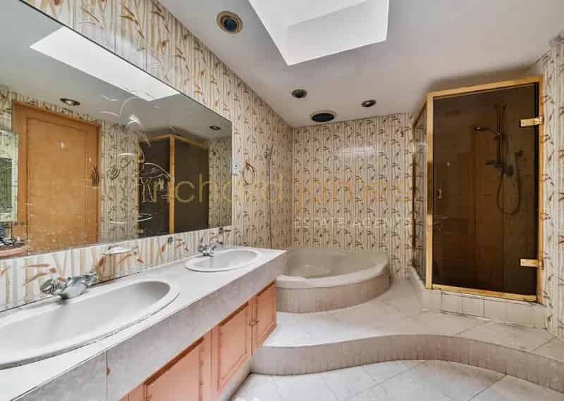 5 Bed Detached House For Sale Edgware