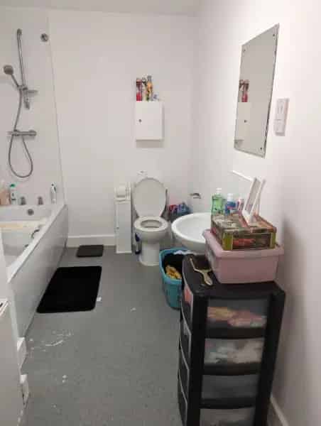 One-Bed Flat Leigh-on-Sea Near Iceland Spacious Bedroom Nice Balcony