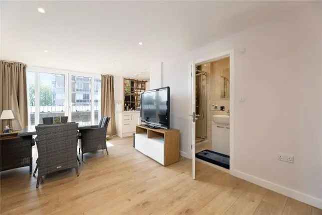 Flat for sale in The Quadrangle, London W2