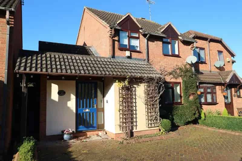 2 Bed Property for Sale - Extended Home with Garden