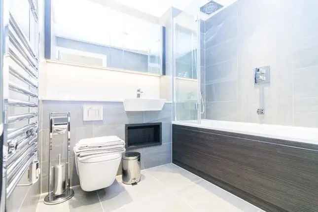 Flat to rent in Wiverton Tower, New Drum Street, London E1