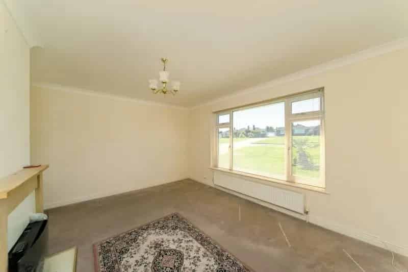 Detached Bungalow in Marsden Farm Eastbourne Two Double Bedrooms Ample Parking