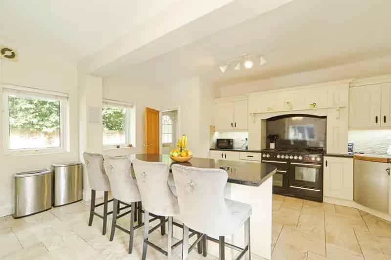 Impressive Chauffeurs Detached Cottage near Roundhay Park