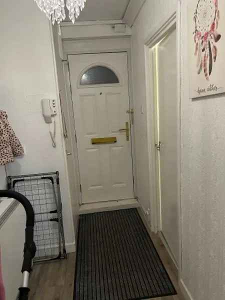 Flat For Rent in Spen Walk, Leeds, England