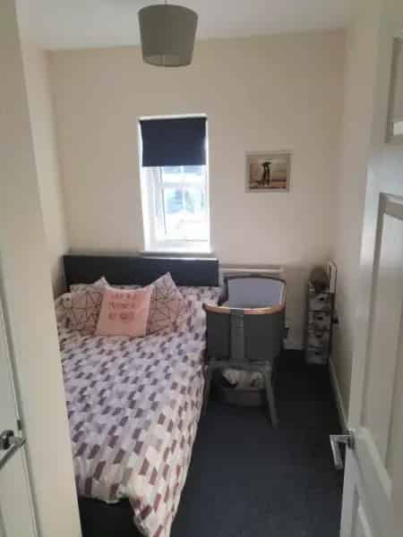 Spacious 3 Bed Semi Detached House Near Schools and Beaches