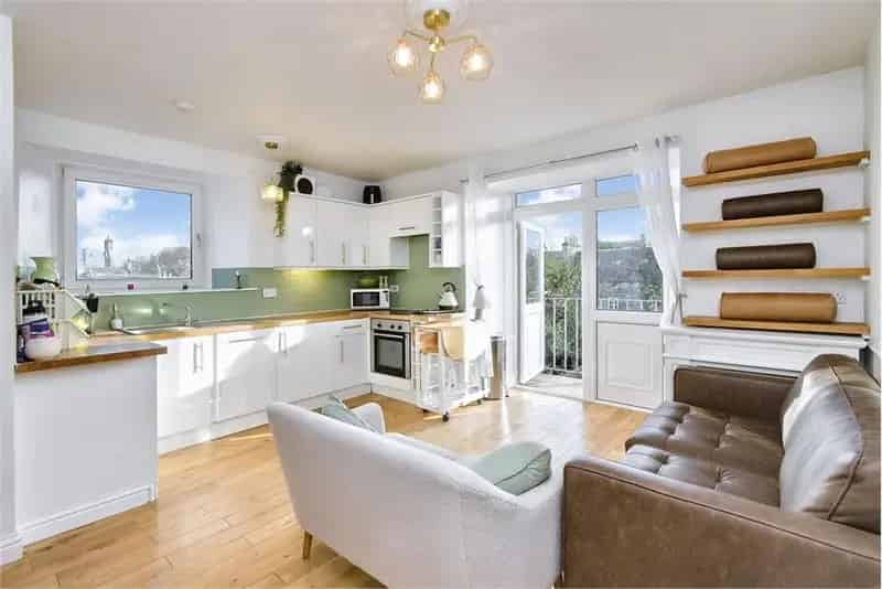 1 Bed Flat St Andrews Modern Interior Balcony Communal Garden Parking