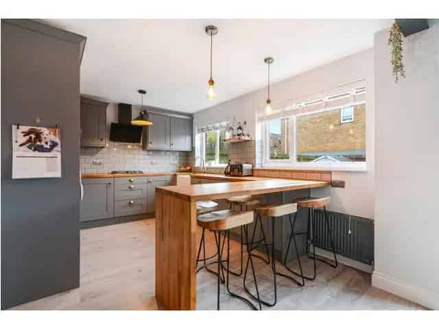 4 Bedroom Detached House for Sale in Muirside Tullibody