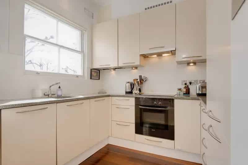 2 Bedroom Flat London - Victorian Conversion - Garden Views