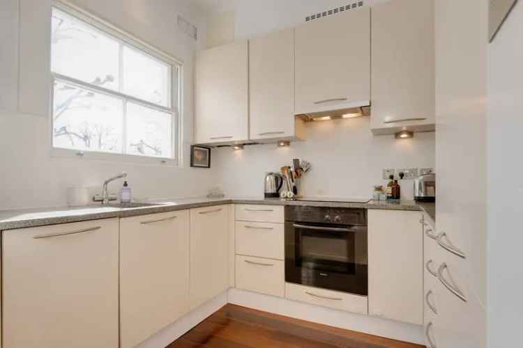 2 Bedroom Flat London - Victorian Conversion - Garden Views
