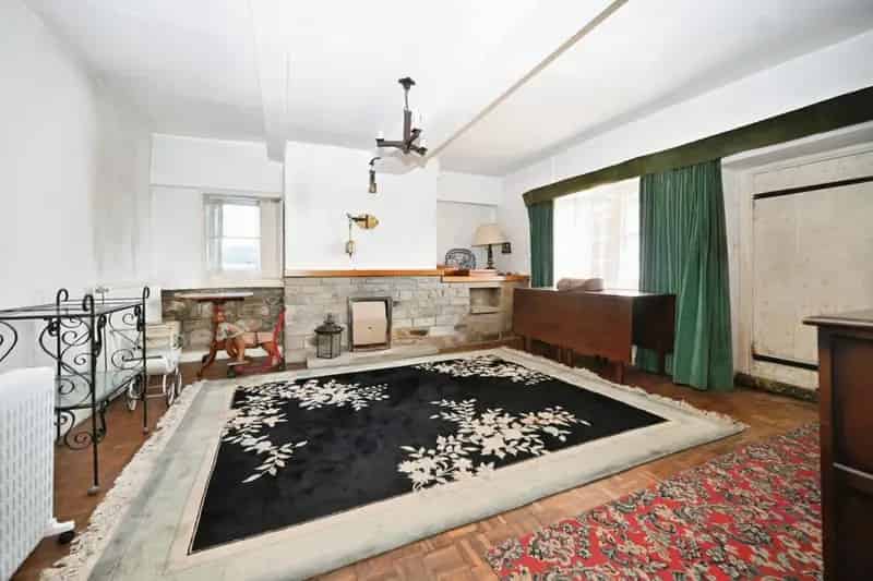 5 Bedroom Grade II Listed Farmhouse For Sale