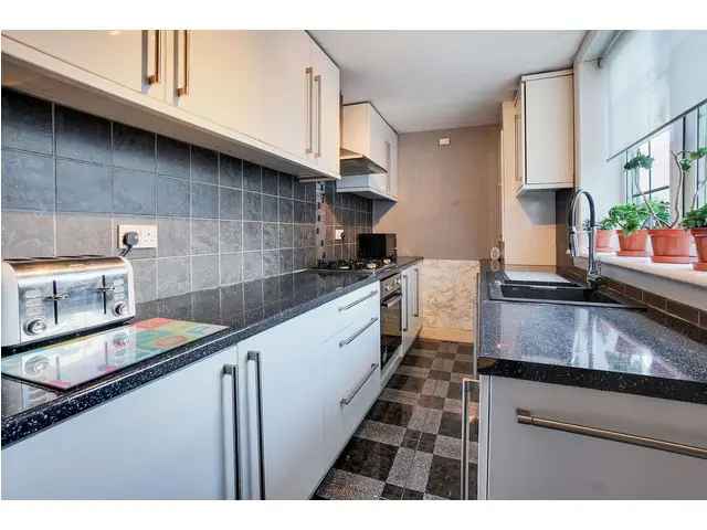 2 bedroom flat  for sale