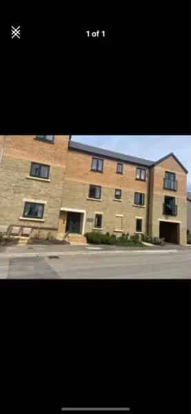 2 Bed Top Floor Flat with Parking and French Doors