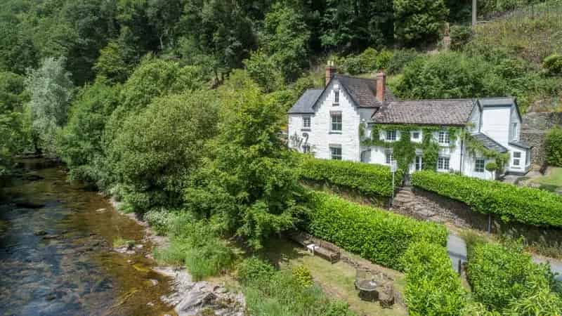 Characterful Valley House with Extensive Grounds and Woodland