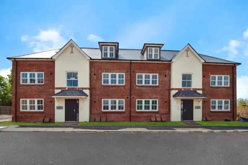1 Bedroom Ground Floor Flat For Sale Crossways Dorset
