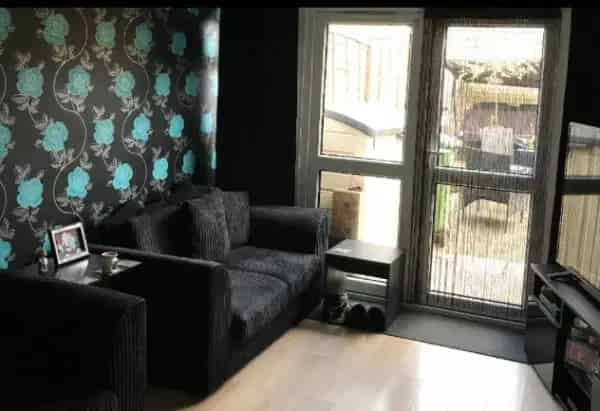 2 Bedroom House Near Schools and Shops