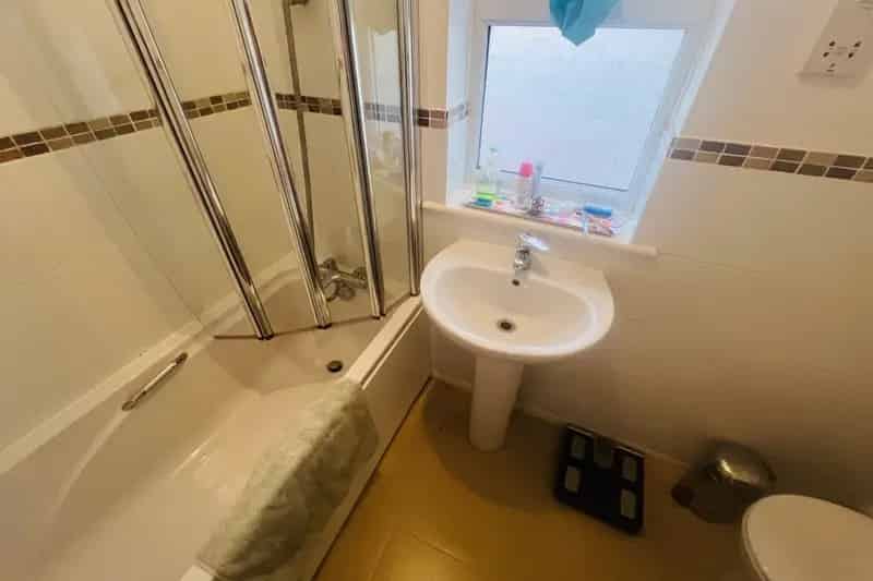 Spacious Family Home in Stamford Near A1