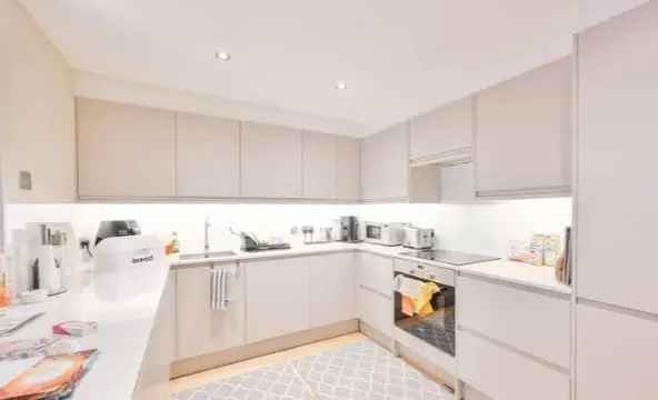 Flat to rent in Rutland Gardens, London SW7