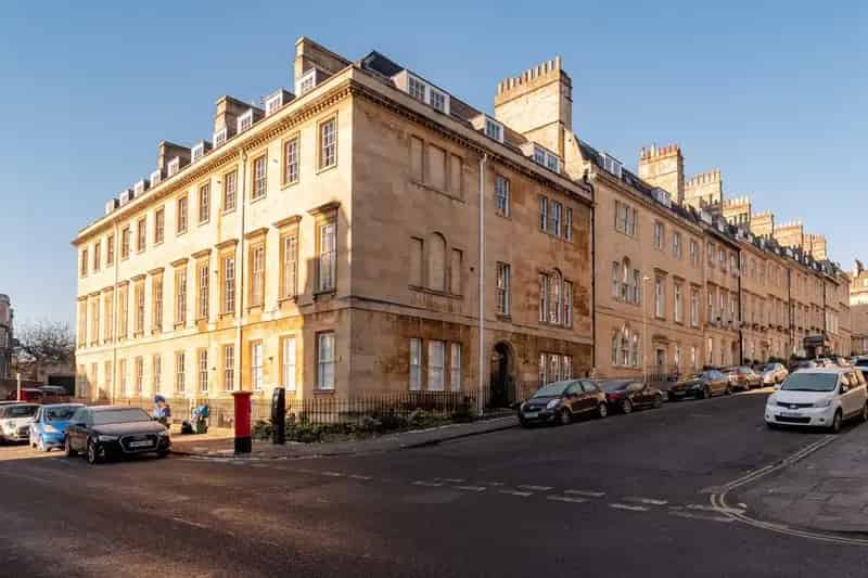 2 Bedroom Maisonette to Rent Near Bath's Top Attractions