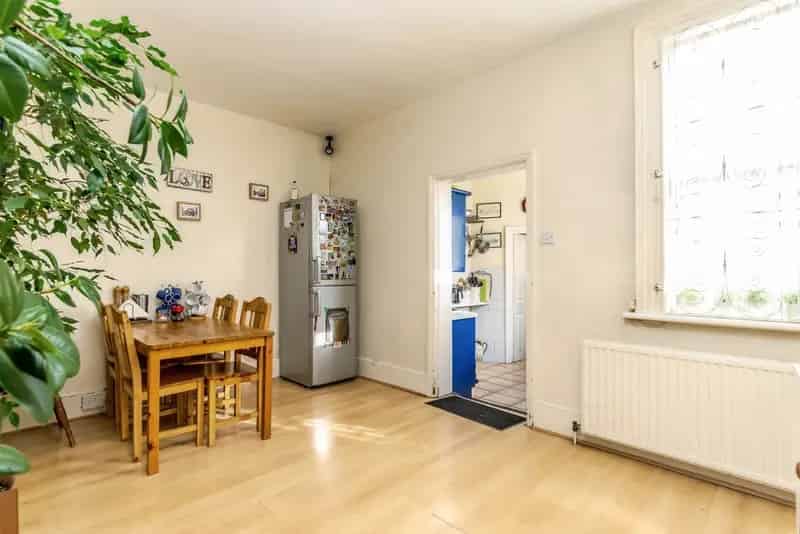 Croydon Family Home Semi Detached 3 Bed Garden