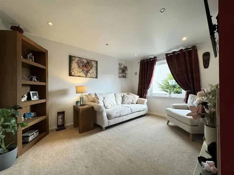3 Bedroom Mid-Terraced House for Sale