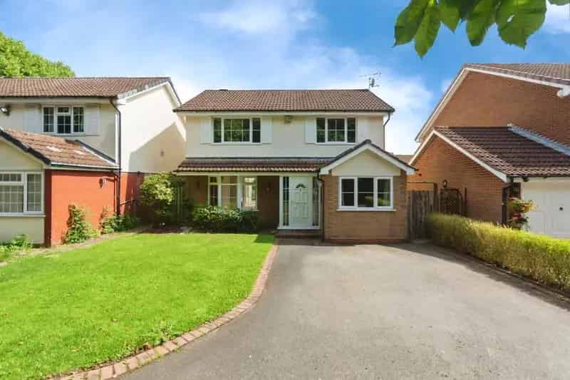 4 Bedroom Detached House for Sale in Monkspath Solihull