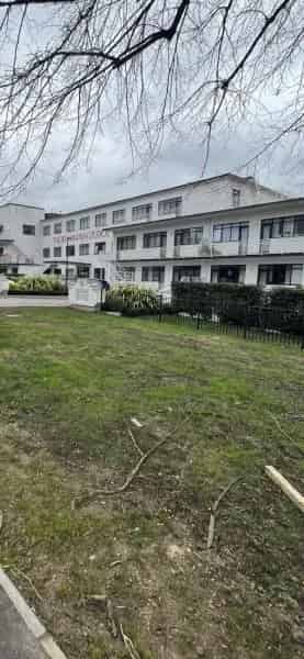 Spacious 2-Bedroom Flat near Denham Film Studios