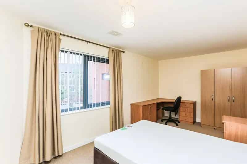 2 Bedroom Furnished Apartment Sheffield City Centre Near Hallam University
