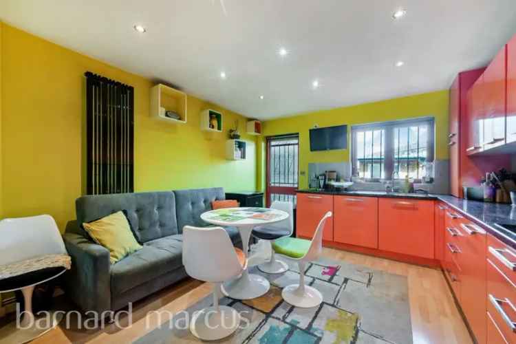 Spacious 4 Bedroom Mid Terrace House Peckham