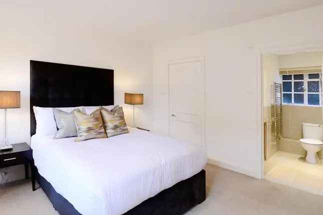 Flat to rent in Pelham Court, 145 Fulham Road, London SW3