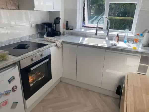 Newly Decorated Ground Floor Apartment Near Shops and Buses