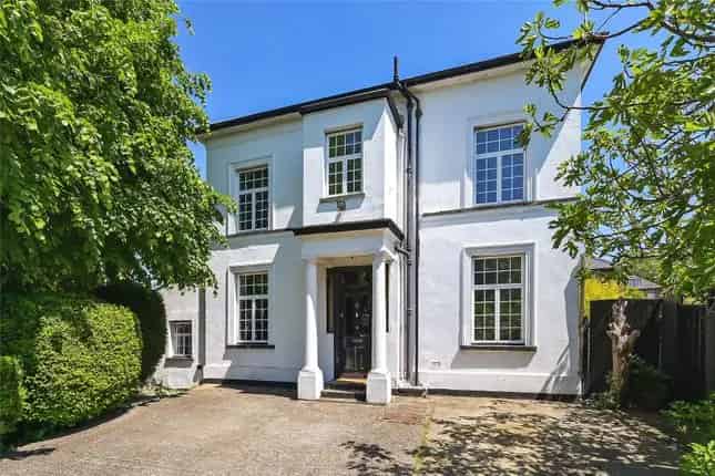 Detached Family House for Sale in London W6