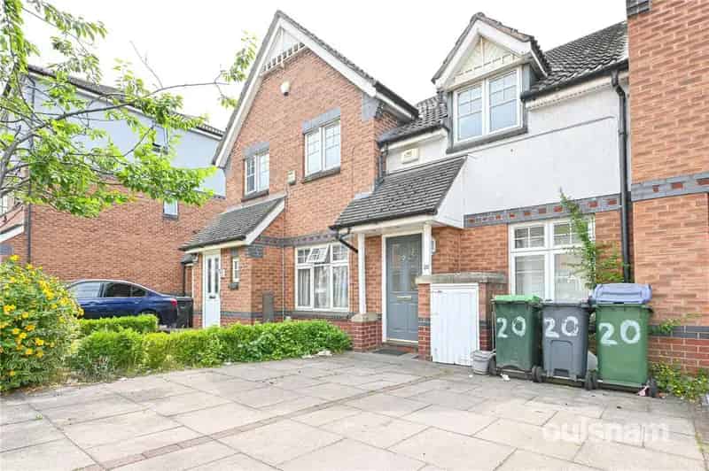 2 Bedroom Terraced House Smethwick - No Onward Chain