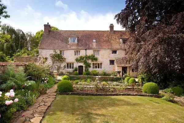 Diamond Farmhouse Grade II Listed House with 2.15 Acres of Gardens