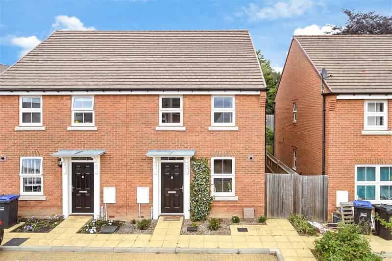 3 Bedroom Semi-Detached House for Sale Wychwood Park