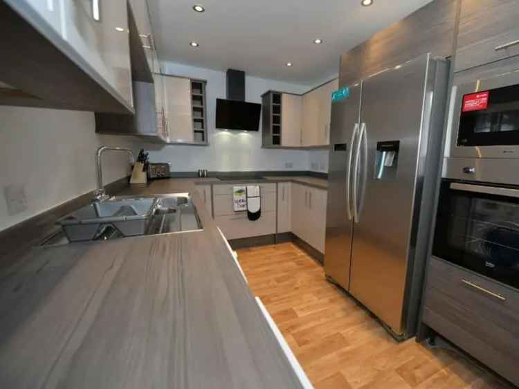 High-Quality Double Room in Professional Shared House Weeke Winchester