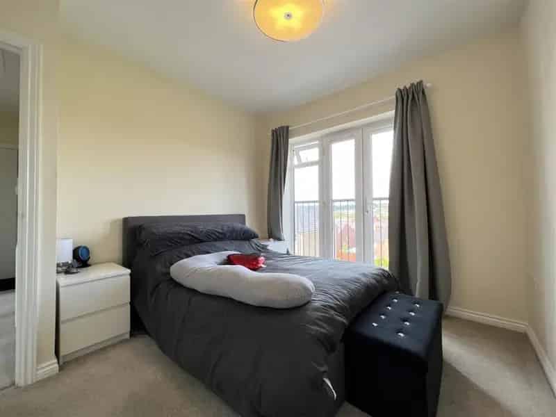 2 Bed Flat for Sale Top Floor Apartment Modern Bathroom Allocated Parking EPC C