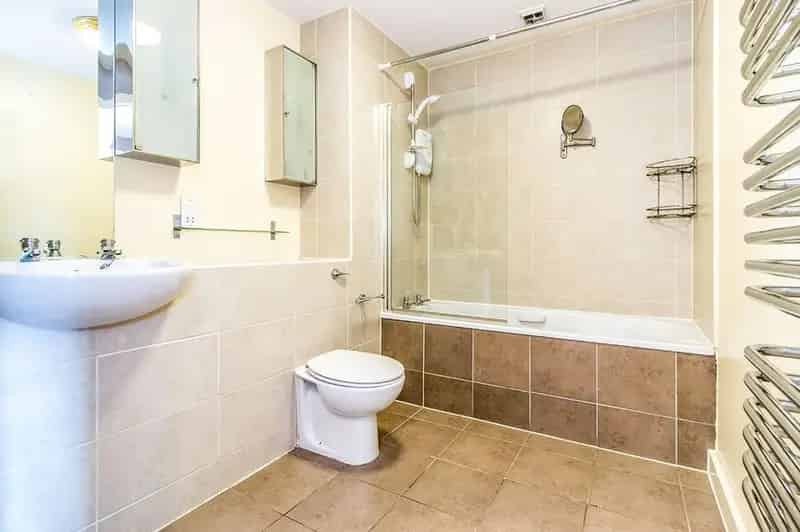 2 Bedroom Flat for Sale Salford M50