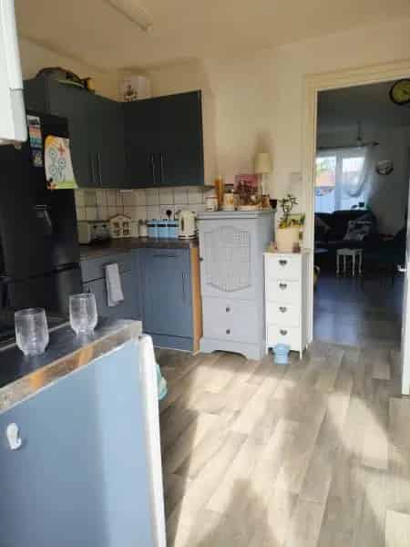 2 Bed House with Garden Tiki Bar and Large Garage