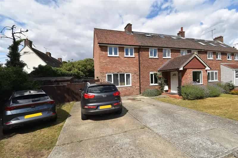 5 Bedroom Semi Detached House For Sale