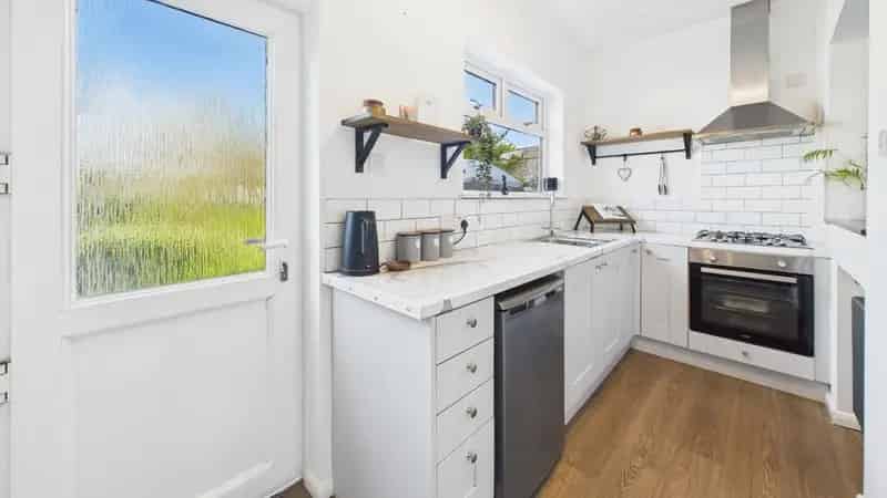 2 Bedroom Detached House for Sale