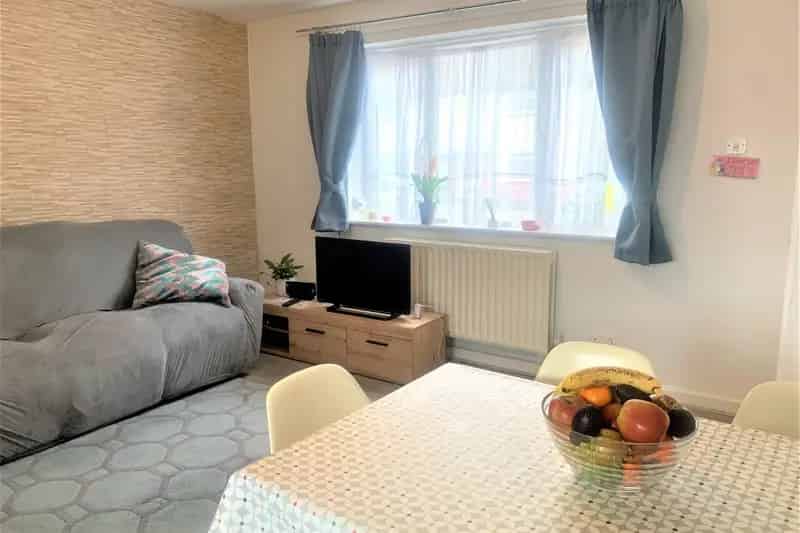 3 Bedroom House with Large Garden Zero Deposit Option Available